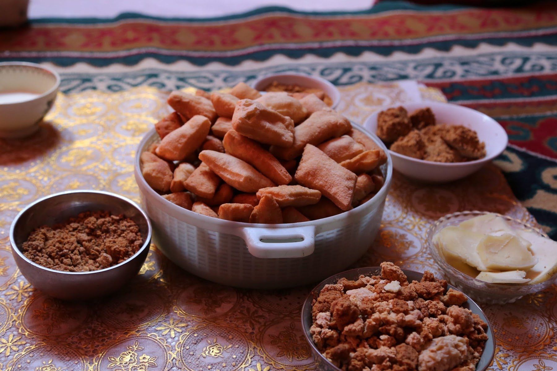 Khorkhog served at the table